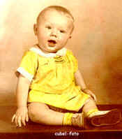 chuck-baby.jpg (5276 bytes)